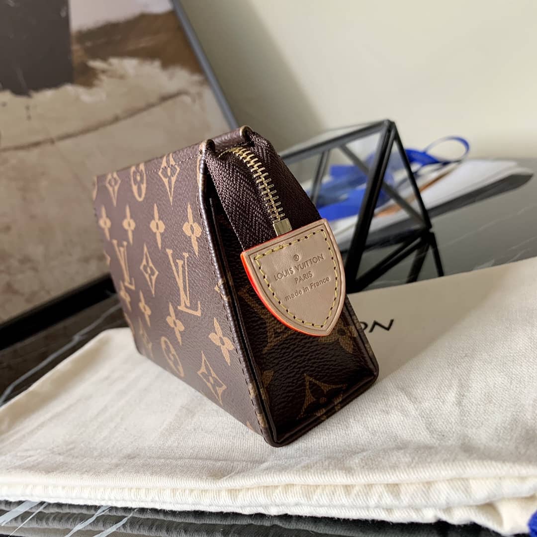 L0vis Vvtt0n Monogram Poche Toilette Cosmetics Pouch Replica M47546