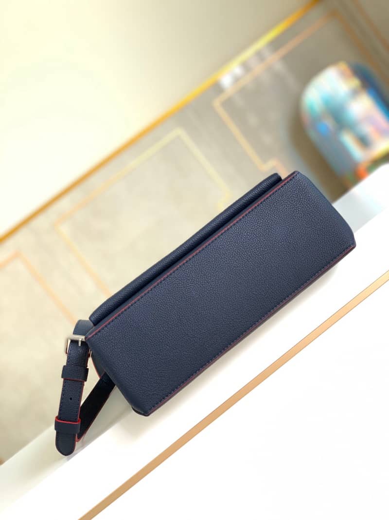 L0vis Vvtt0n Mylockme Medium Leather Crossbody Bag Replica M53197