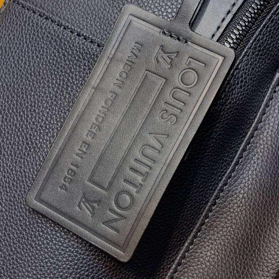 L0vis Vvtt0n Aerogram Leather Black M57079 Replica Backpack