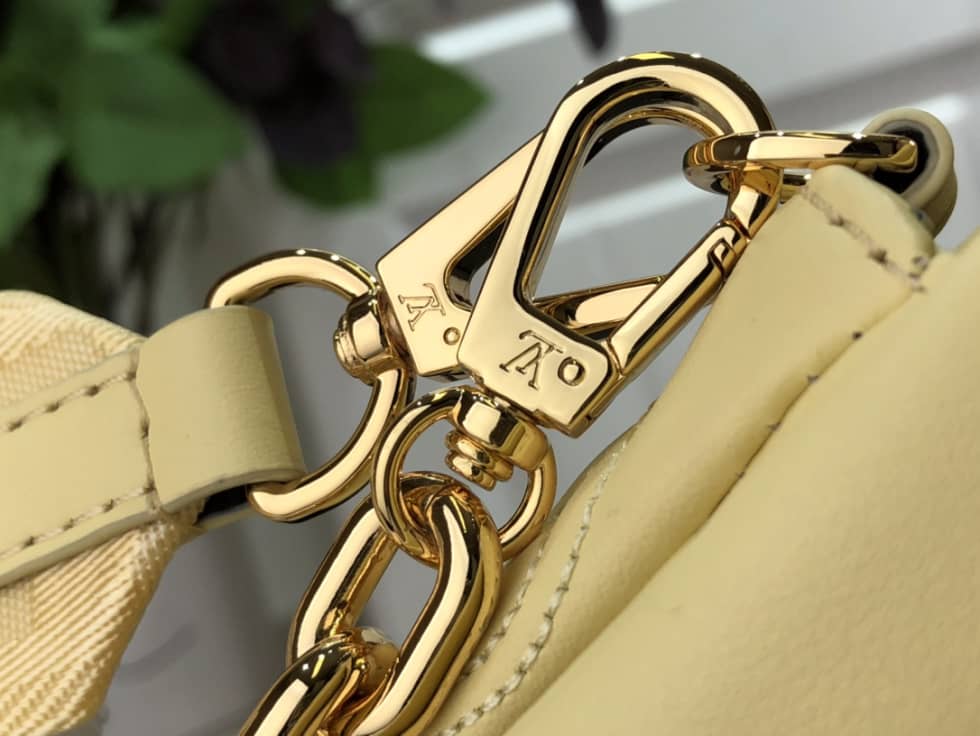 L0vis Vvtt0n Wallet On Strap Bubblegram Yellow M81399 Replica