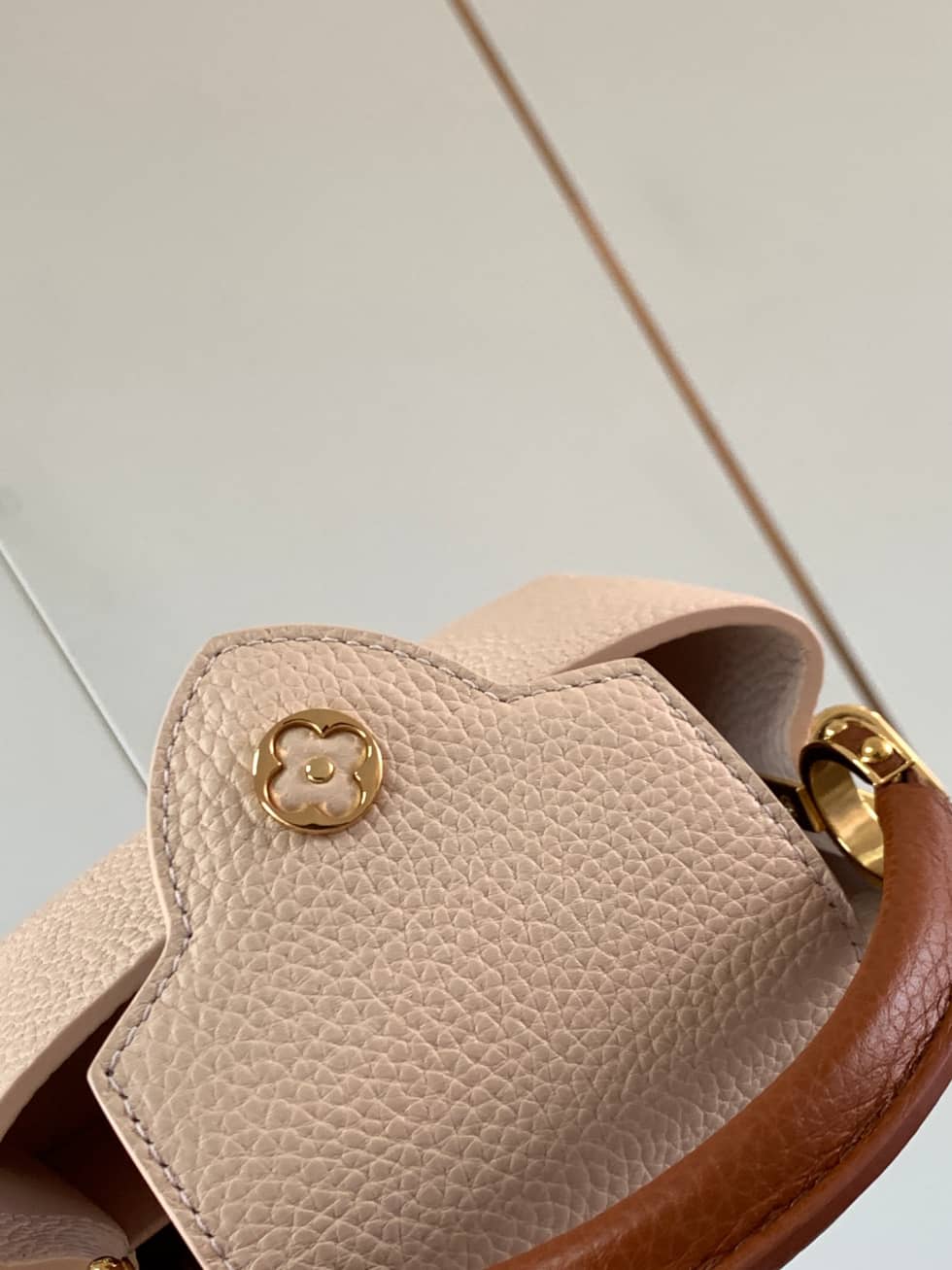 L0vis Vvtt0n Capucines Mini M59253 Replica Crossbody Bag