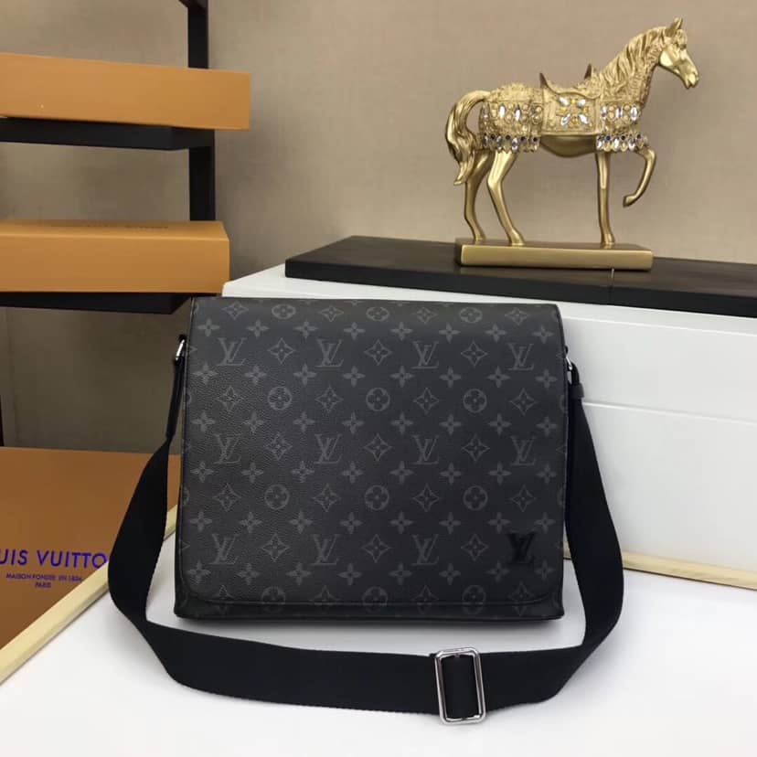 L0vis Vvtt0n District MM Monogram Replica Messenger Bag M44001