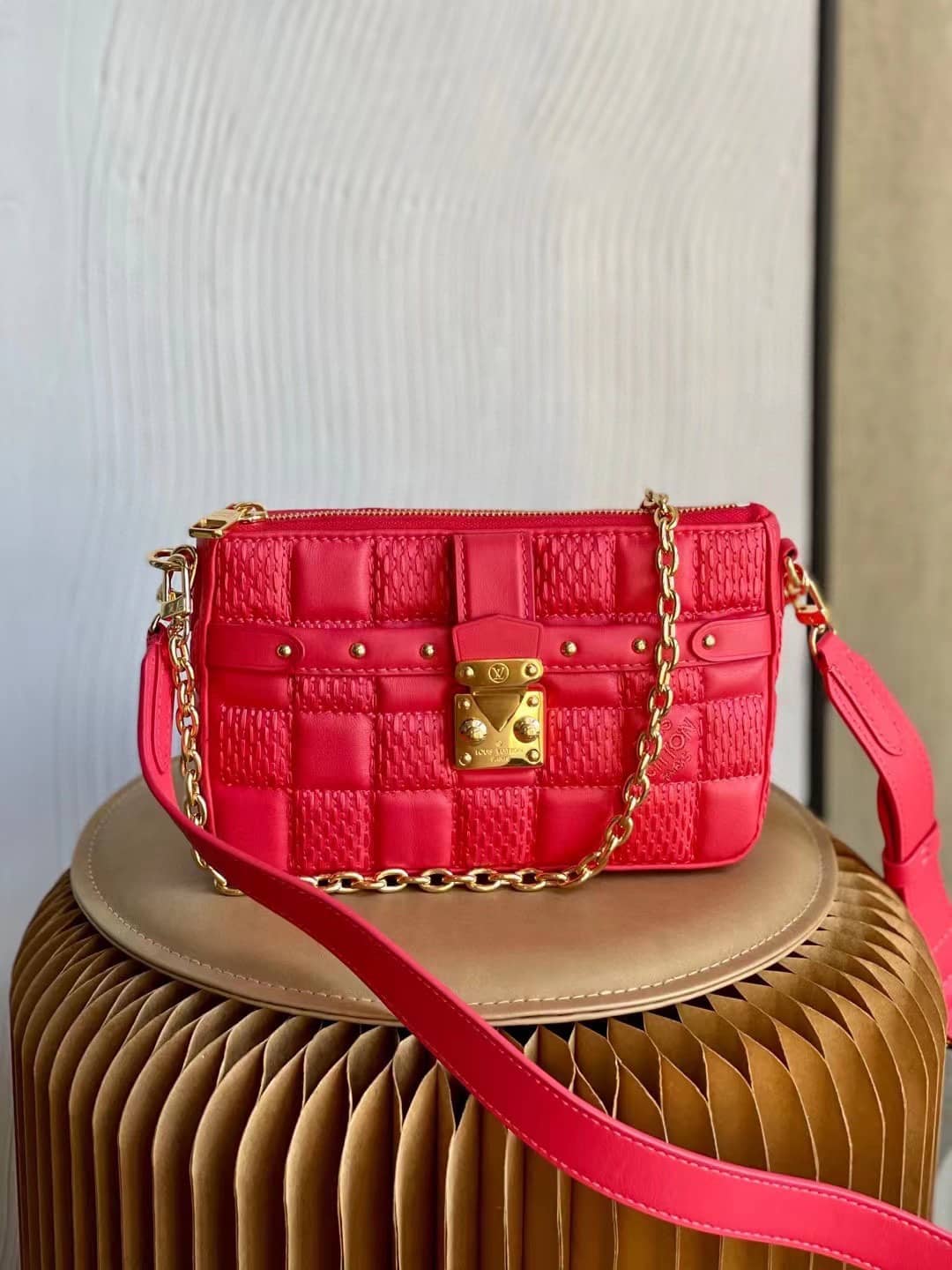L0vis Vvtt0n Pochette Troca Red M59049 Replica Crossbody Bag