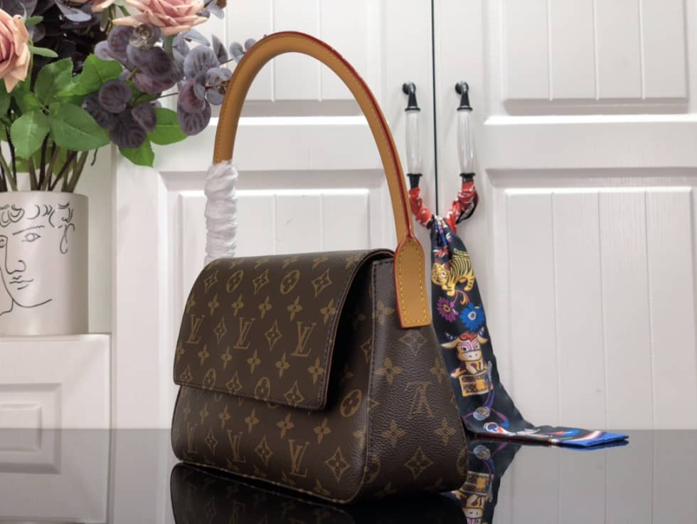 L0vis Vvtt0n Mini Looping Monogram M51147 Replica Shoulder Bag