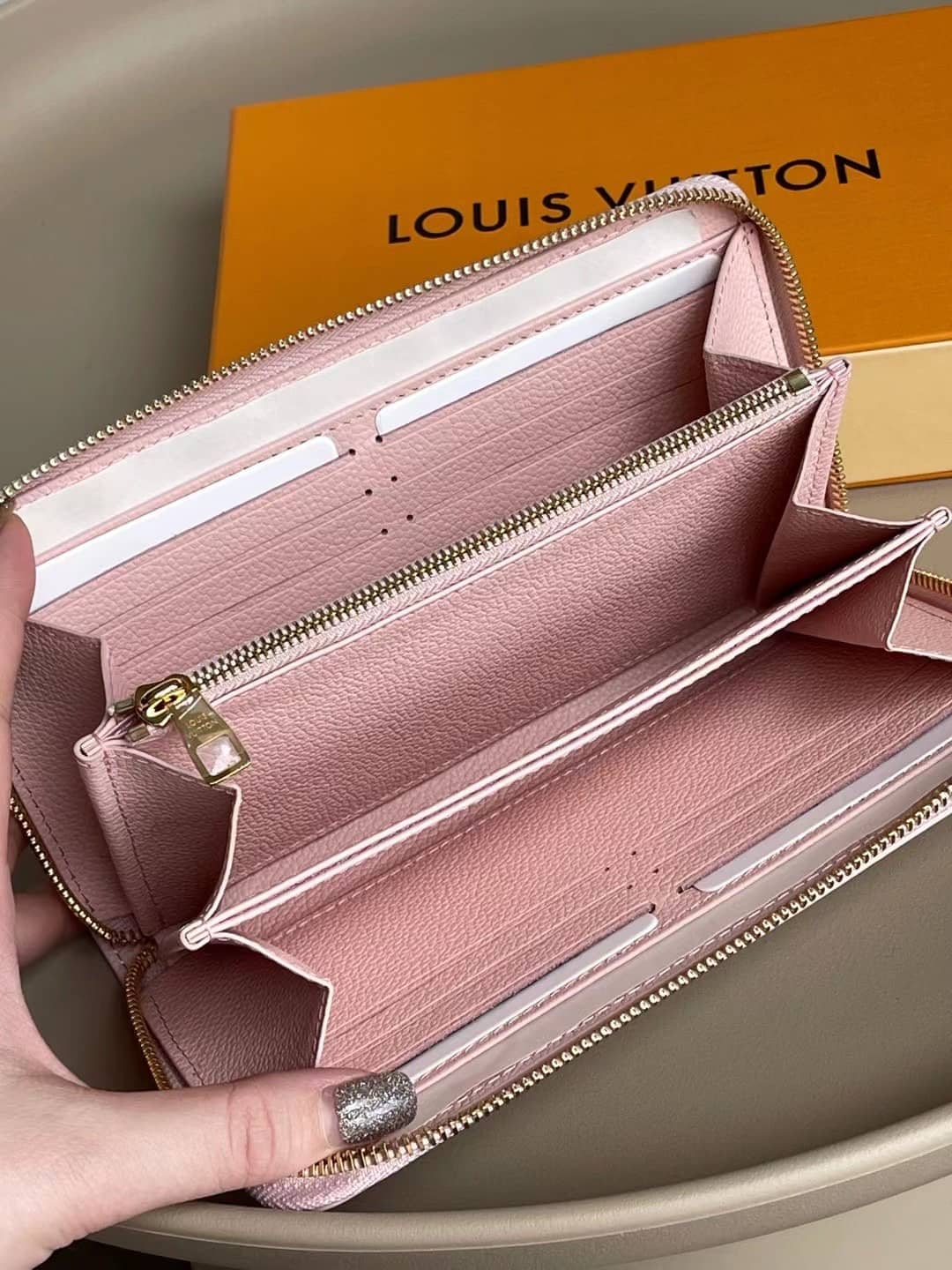 L0vis Vvtt0n Monogram Empreinte Leather Zippy Pink M81279 Replica Wallet