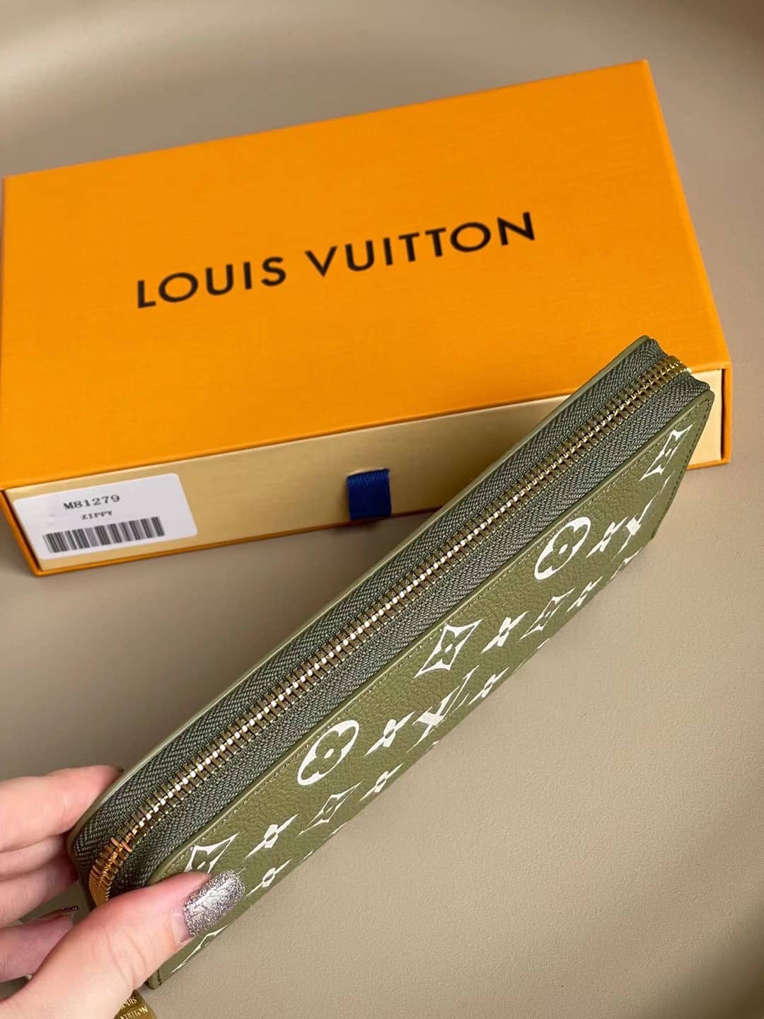 L0vis Vvtt0n Monogram Empreinte Beige M81280 Replica Wallet