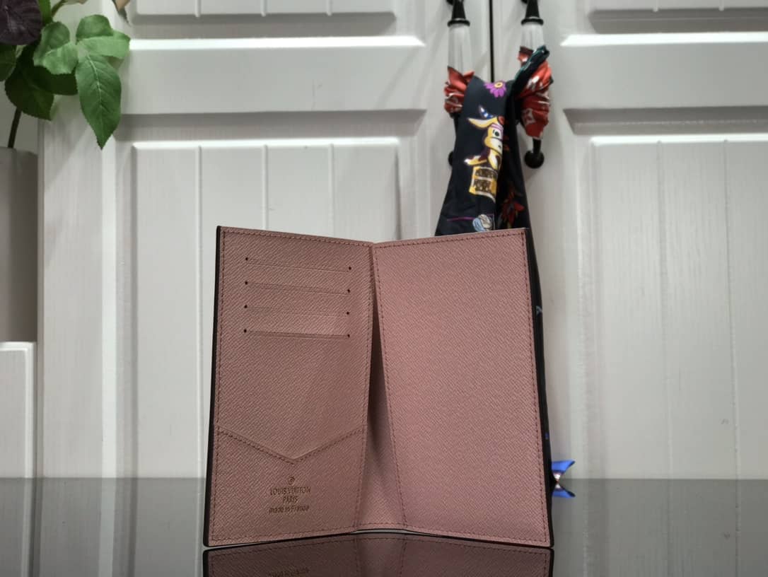 l0vis vvtt0n christmas u1u1enne monogram passport cover replica m69746