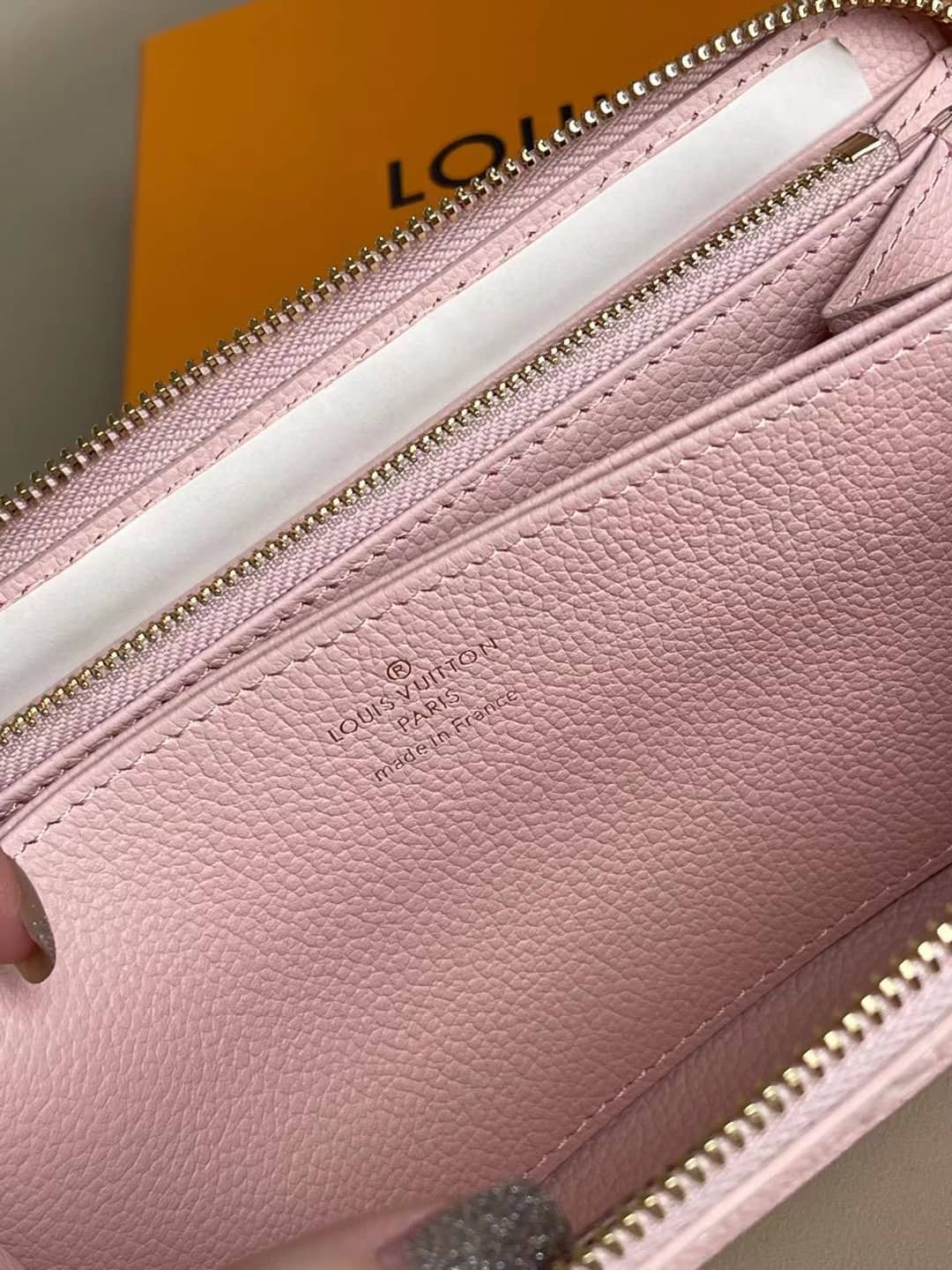 L0vis Vvtt0n Monogram Empreinte Leather Zippy Pink M81279 Replica Wallet
