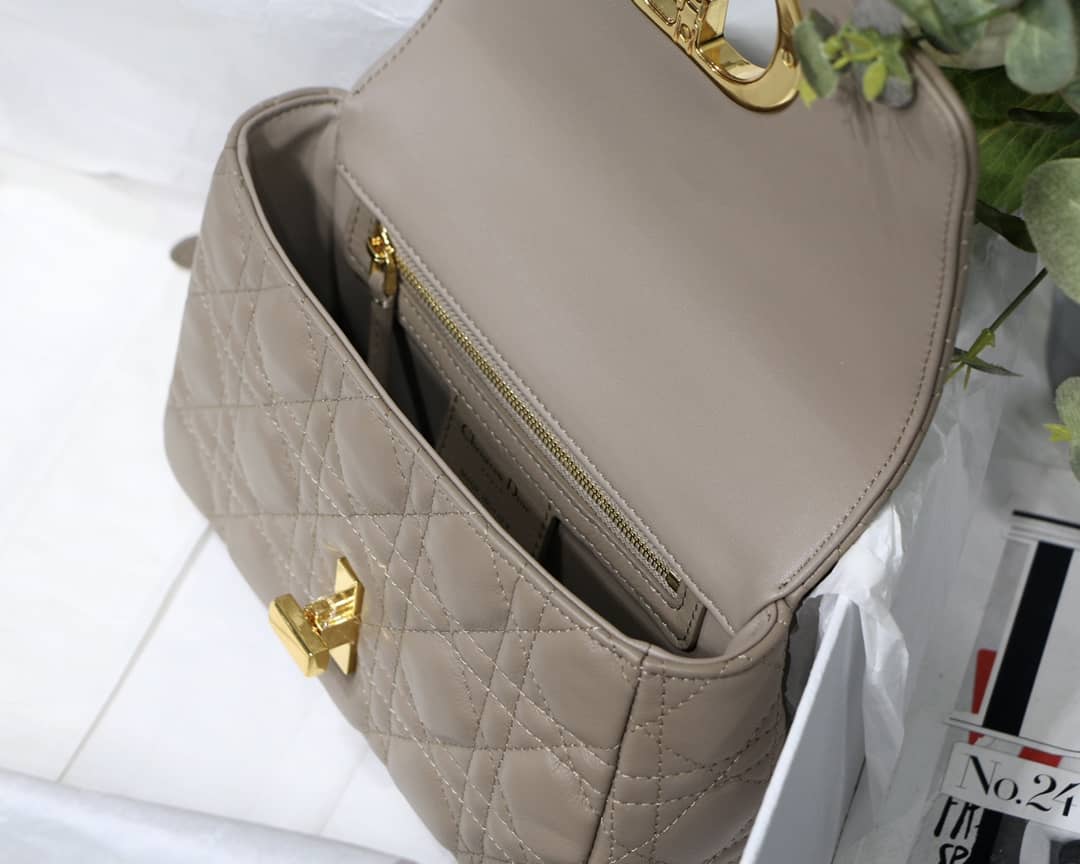 Chr1st1an D10r Caro Replica Bag