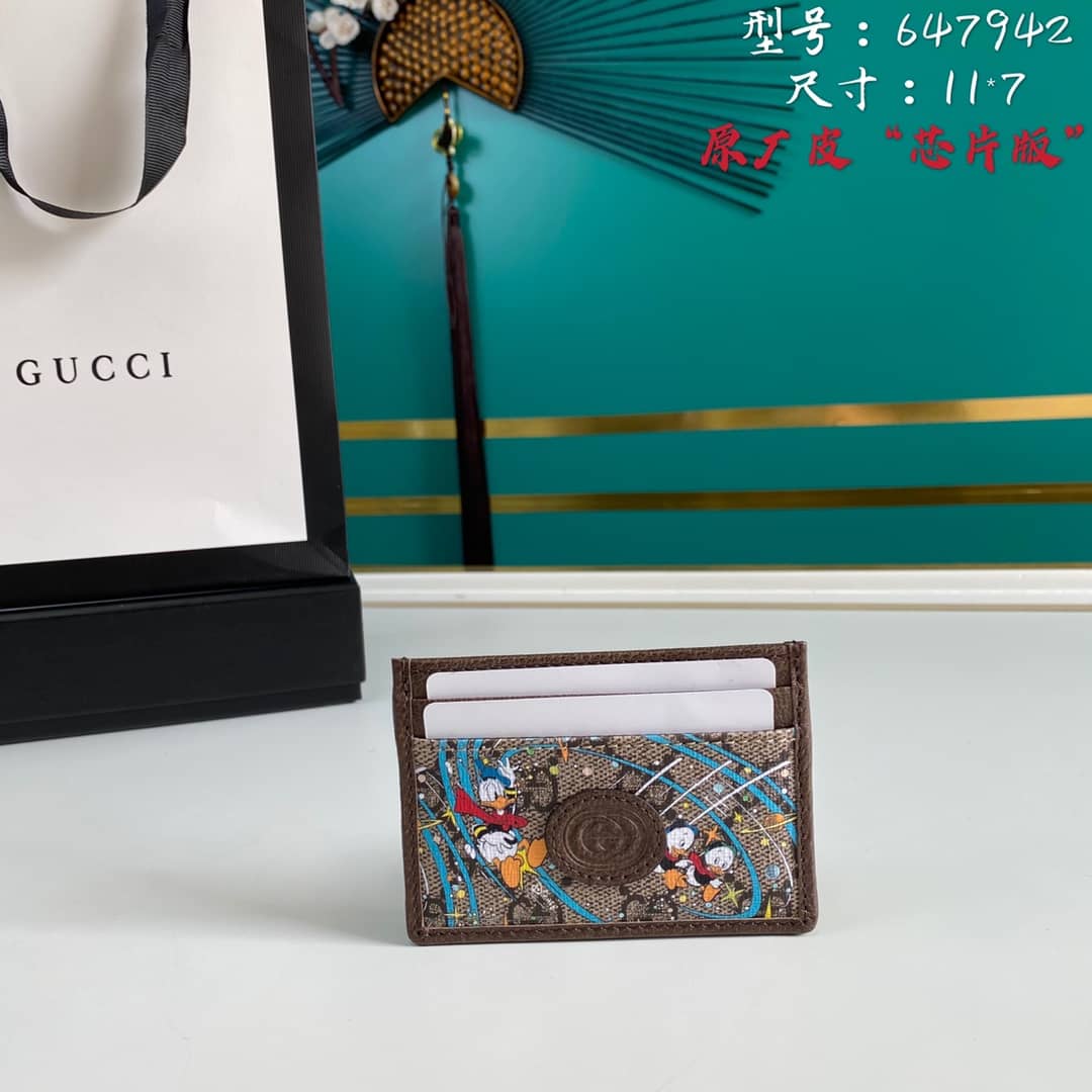 Gvc*1 x Disney Donald Duck Credit Card Holder Replica 647942