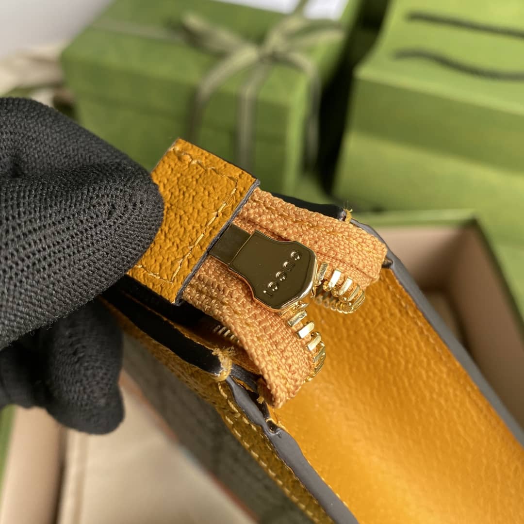 Gvc*1 Kai Svp*me Canvas Pouch Replica 660513
