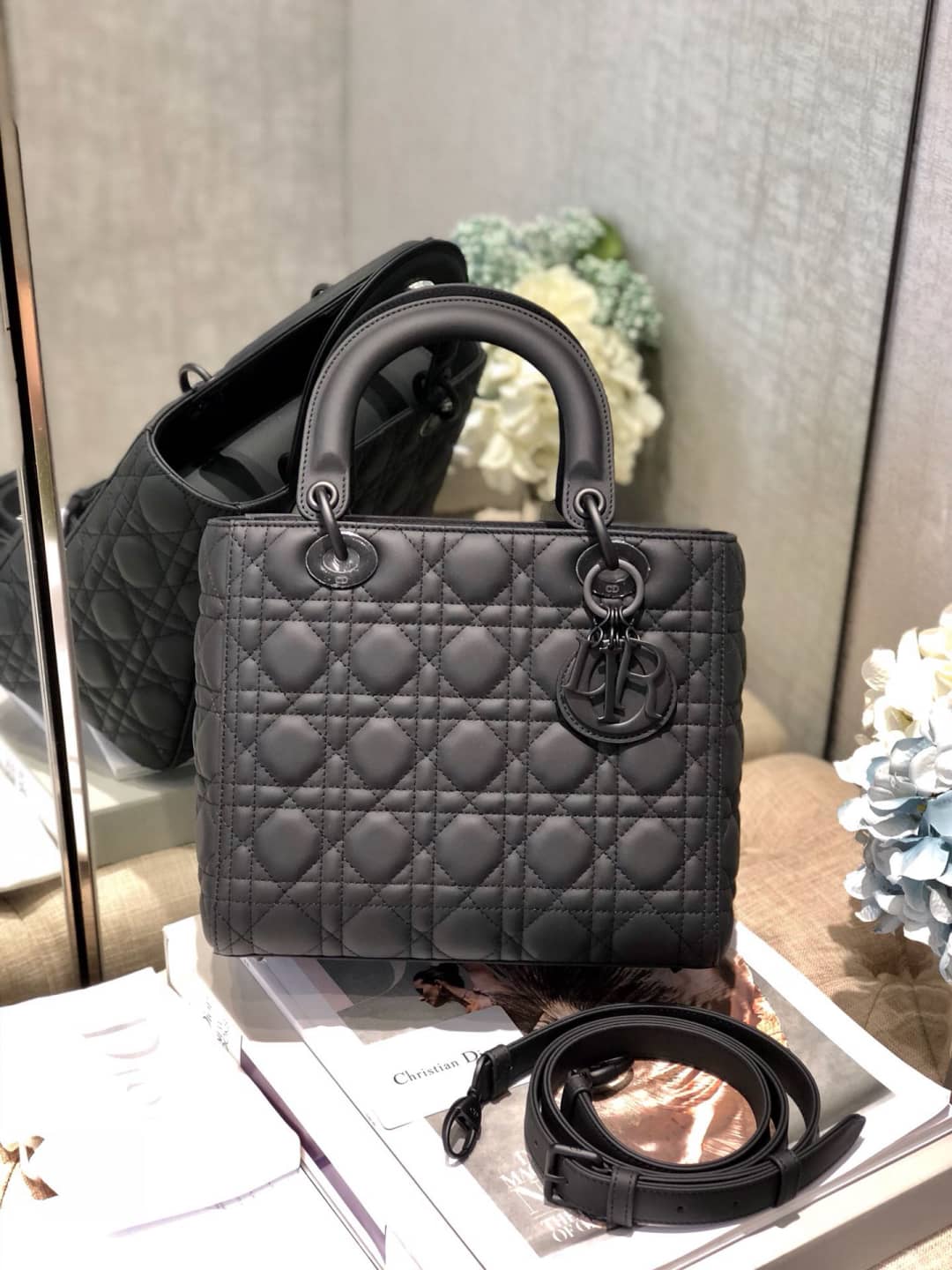 Chr1st1an D10r Lady D10r 24CM Replica Bag