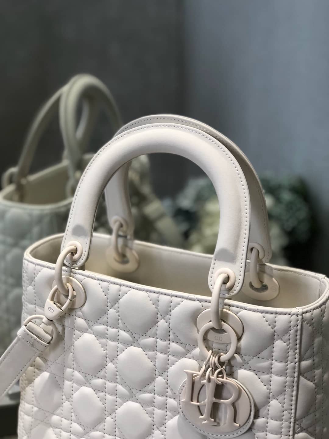 Chr1st1an D10r Lady D10r 24CM Replica Bag
