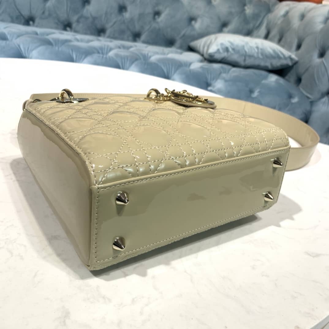 Chr1st1an D10r Lady D10r 20CM Replica Bag