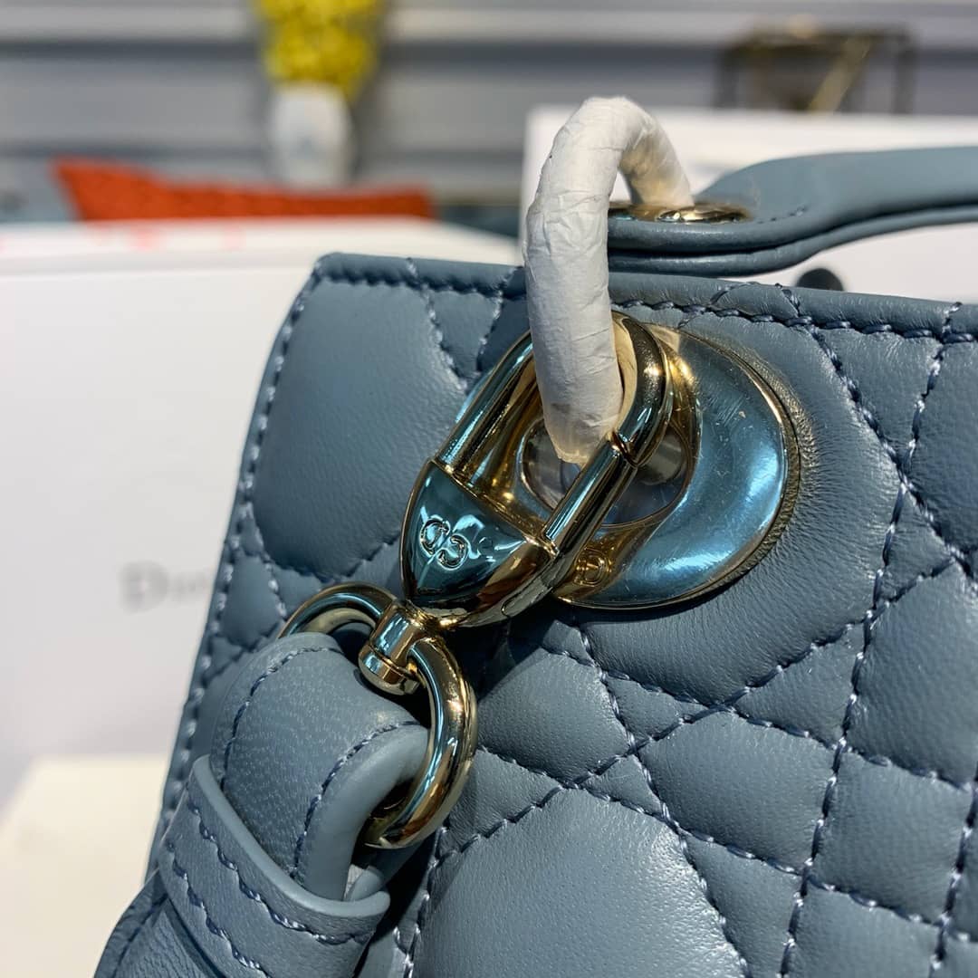 Chr1st1an D10r Lady D10r 20CM Replica Bag