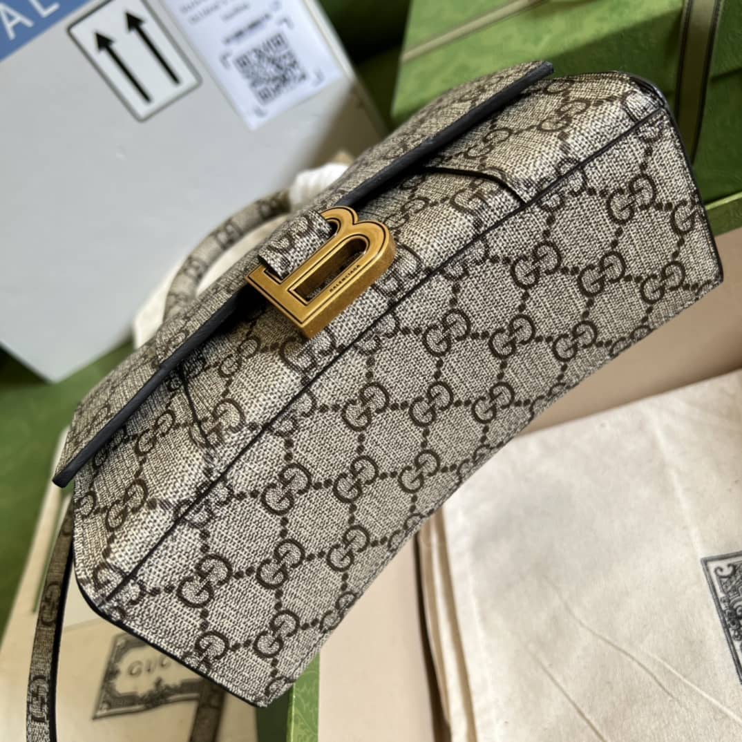 Gvc*1 Ba1en*iaga The Hacker Project Small 681695 Replica Shoulder Bag