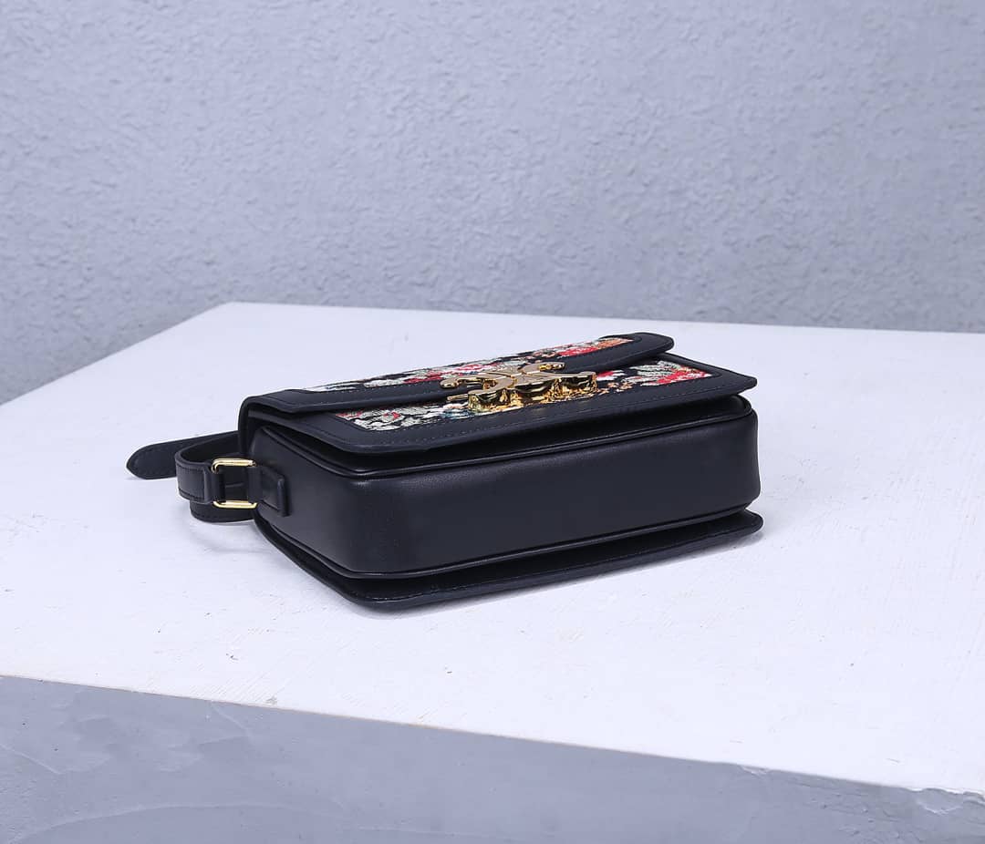 Ce1i*e Bag Dupe Triomphe Teen 18.5cm