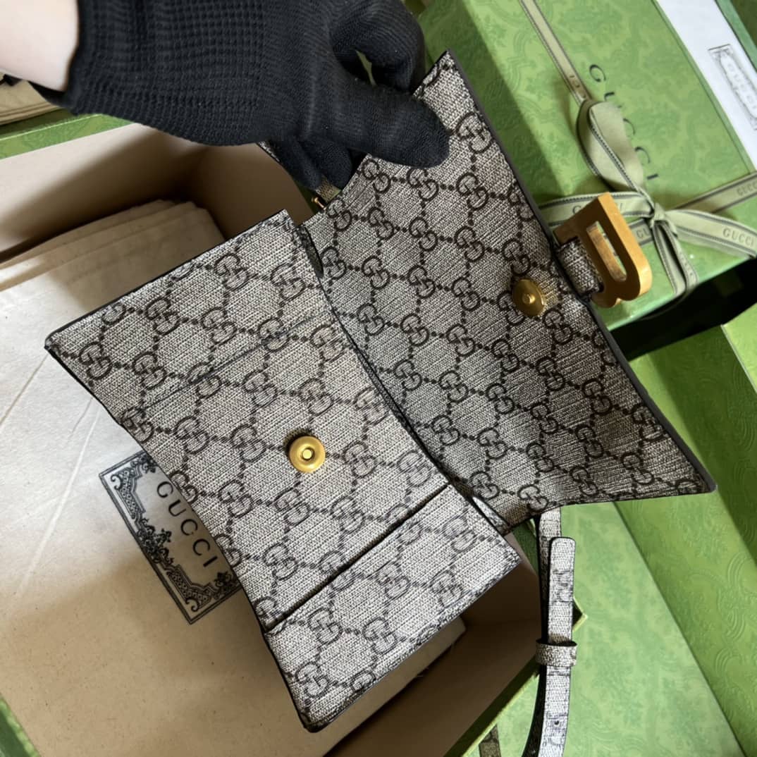 Gvc*1 Ba1en*iaga The Hacker Project Small 681695 Replica Shoulder Bag