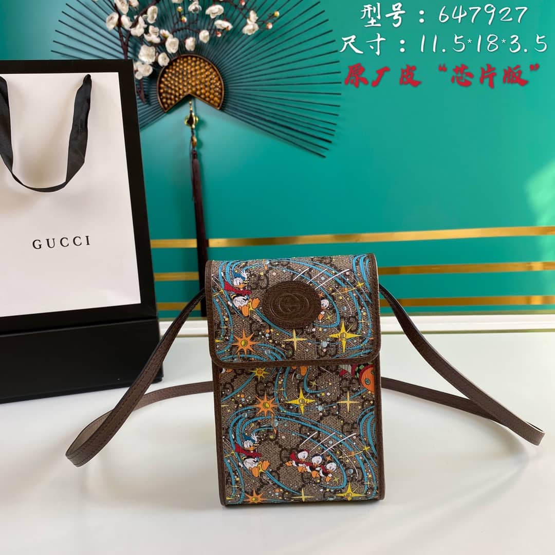 Gvc*1 x Disney Donald Duck Mini Bag Replica 647927