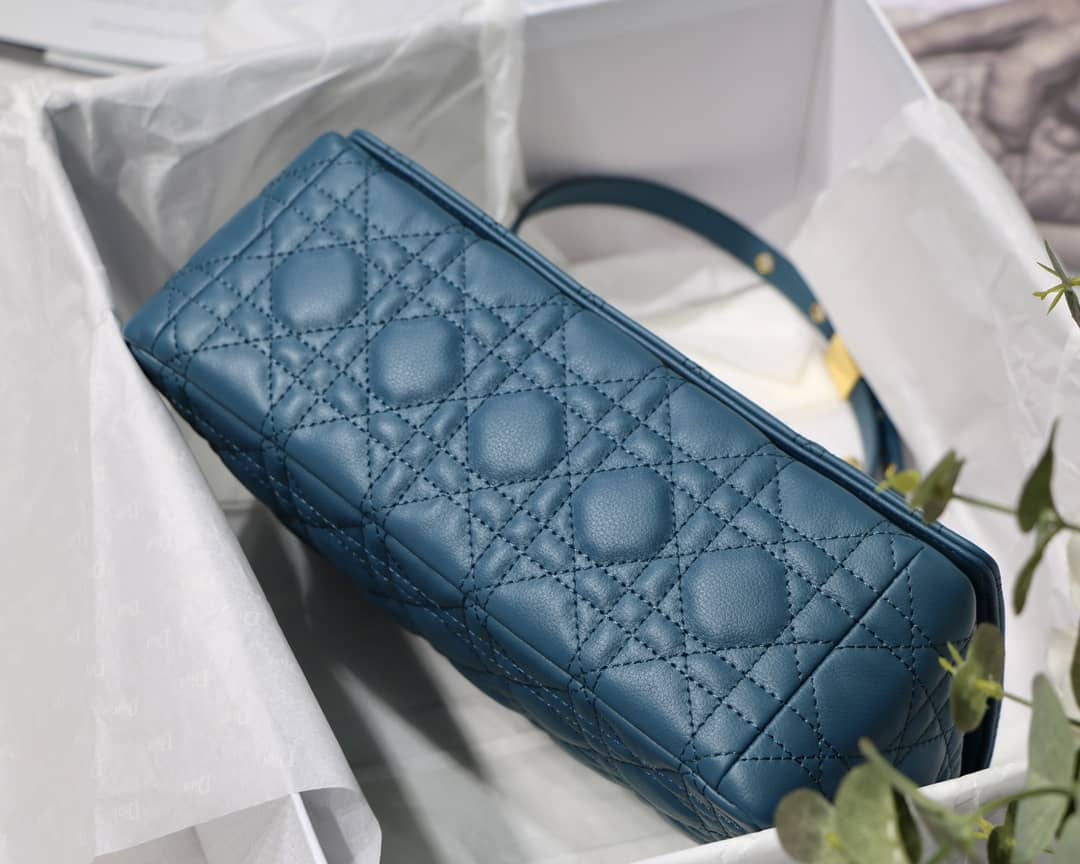 Chr1st1an D10r Caro Replica Bag