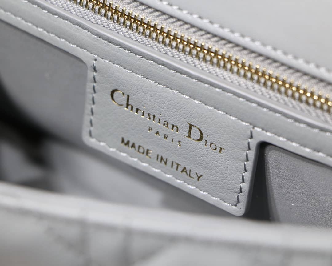 Chr1st1an D10r Caro Replica Bag