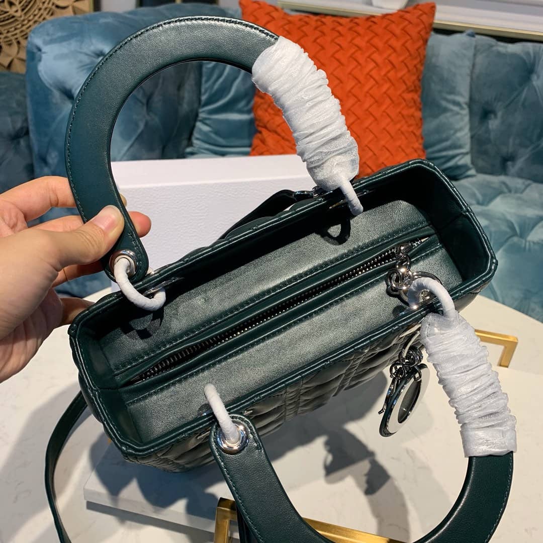 Chr1st1an D10r Lady D10r 24CM Replica Bag