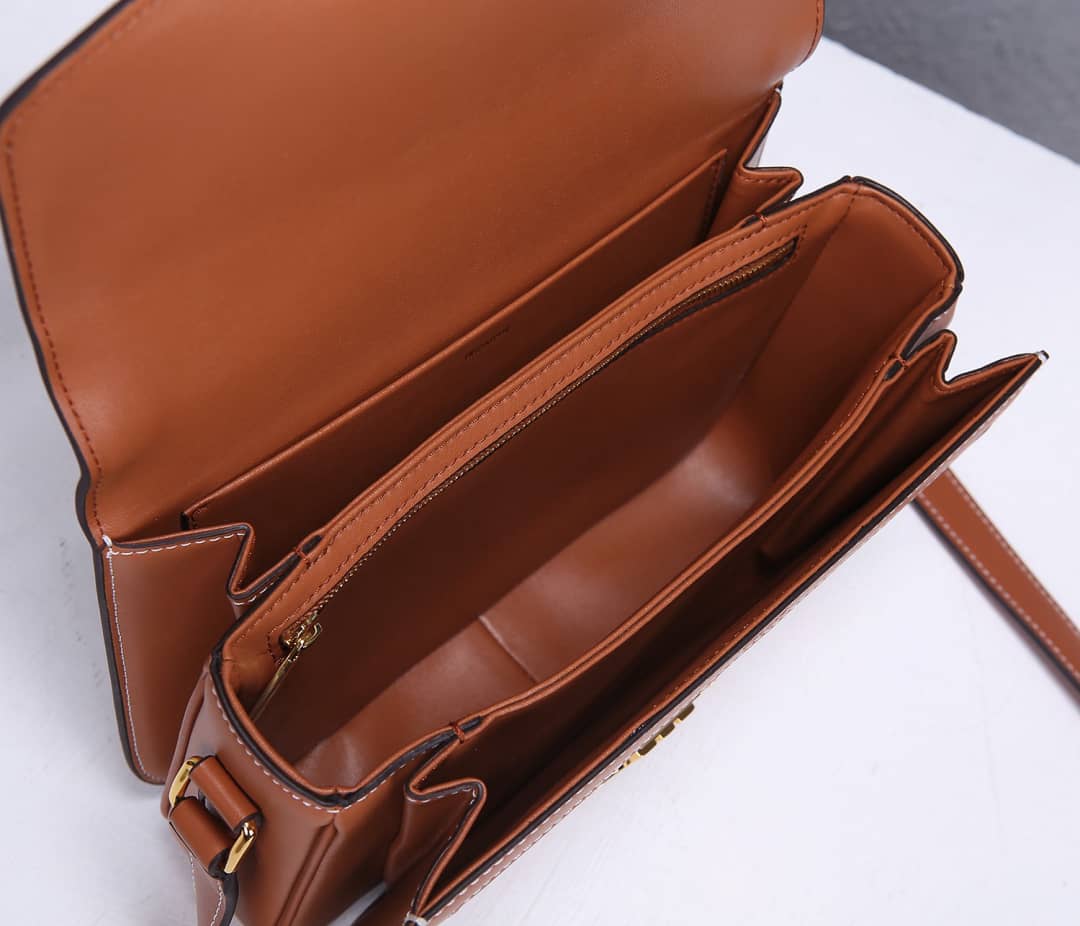 Ce1i*e Bag Dupe Triomphe Teen 22cm