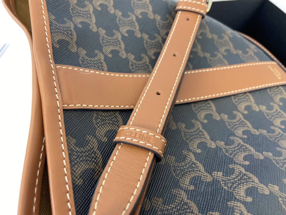 Ce1i*e Teen Triomphe Canvas Replica Bucket Bag