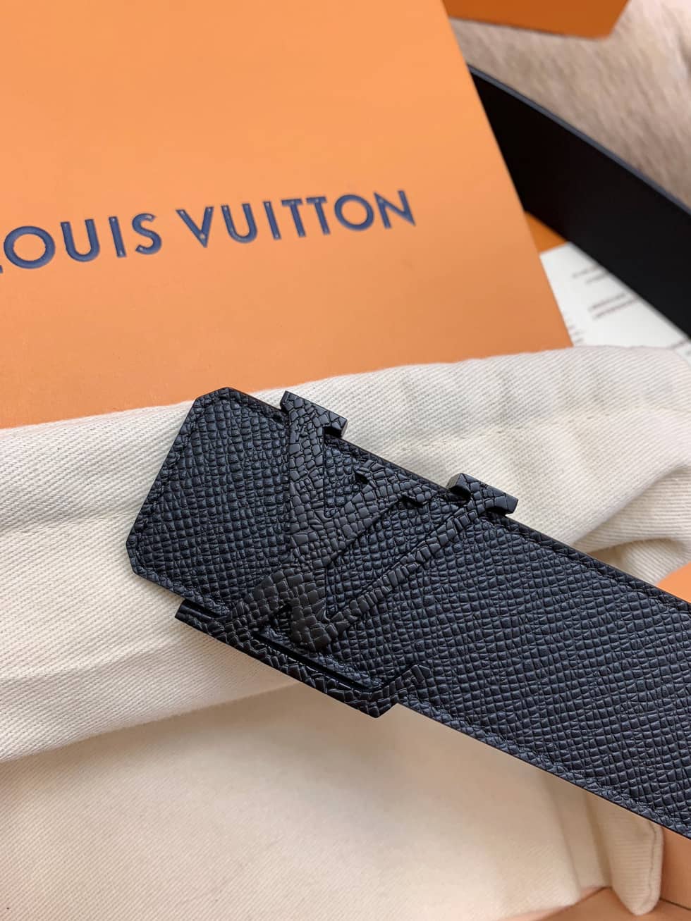 Replica L0vis Vvtt0n Belt AAA+ 40mm
