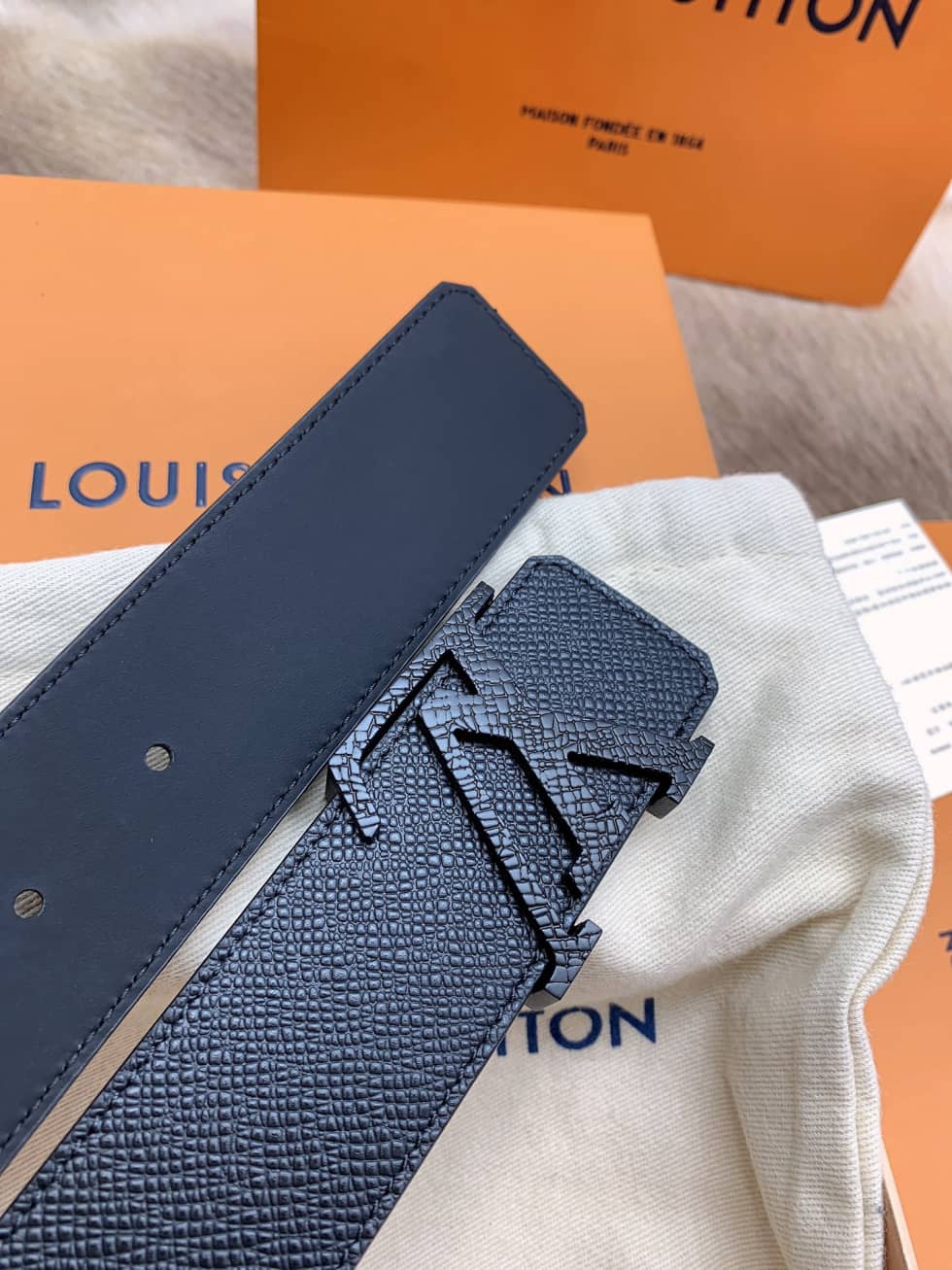 Replica L0vis Vvtt0n Belt AAA+ 40mm