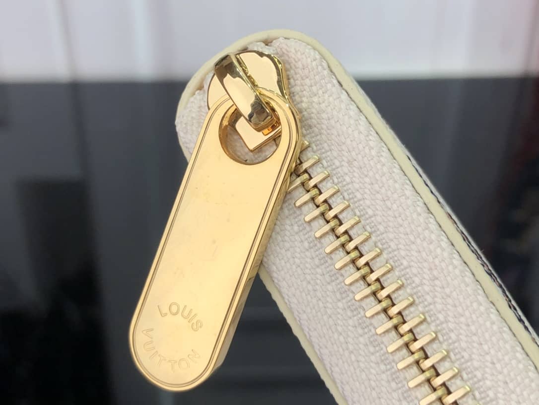 LL0vis Vvtt0n Wallet Dupe Zippy Coin M80677