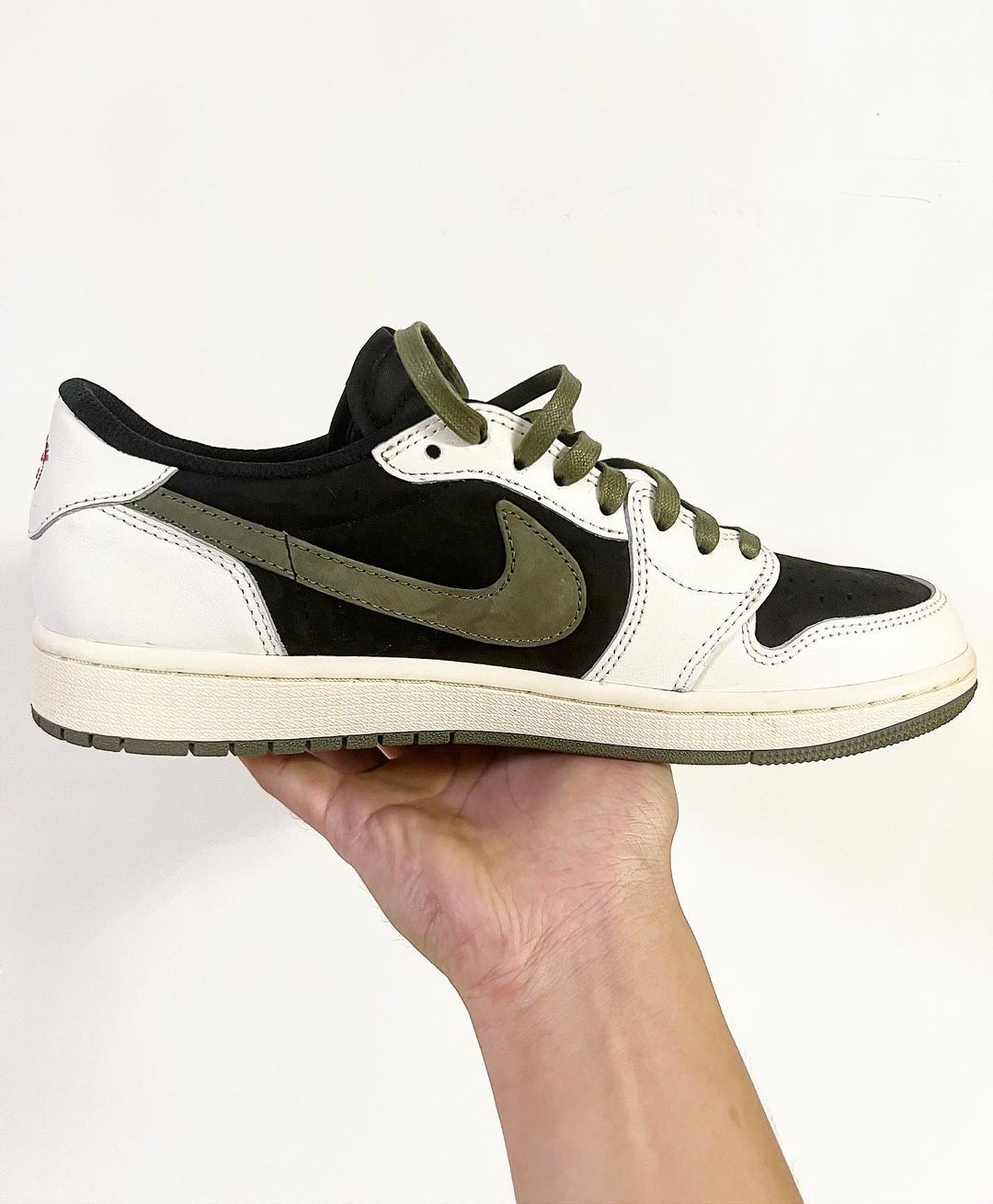 Travis Scott x Wmns Air Jordan 1 Low OG  Olive  DZ4137-106