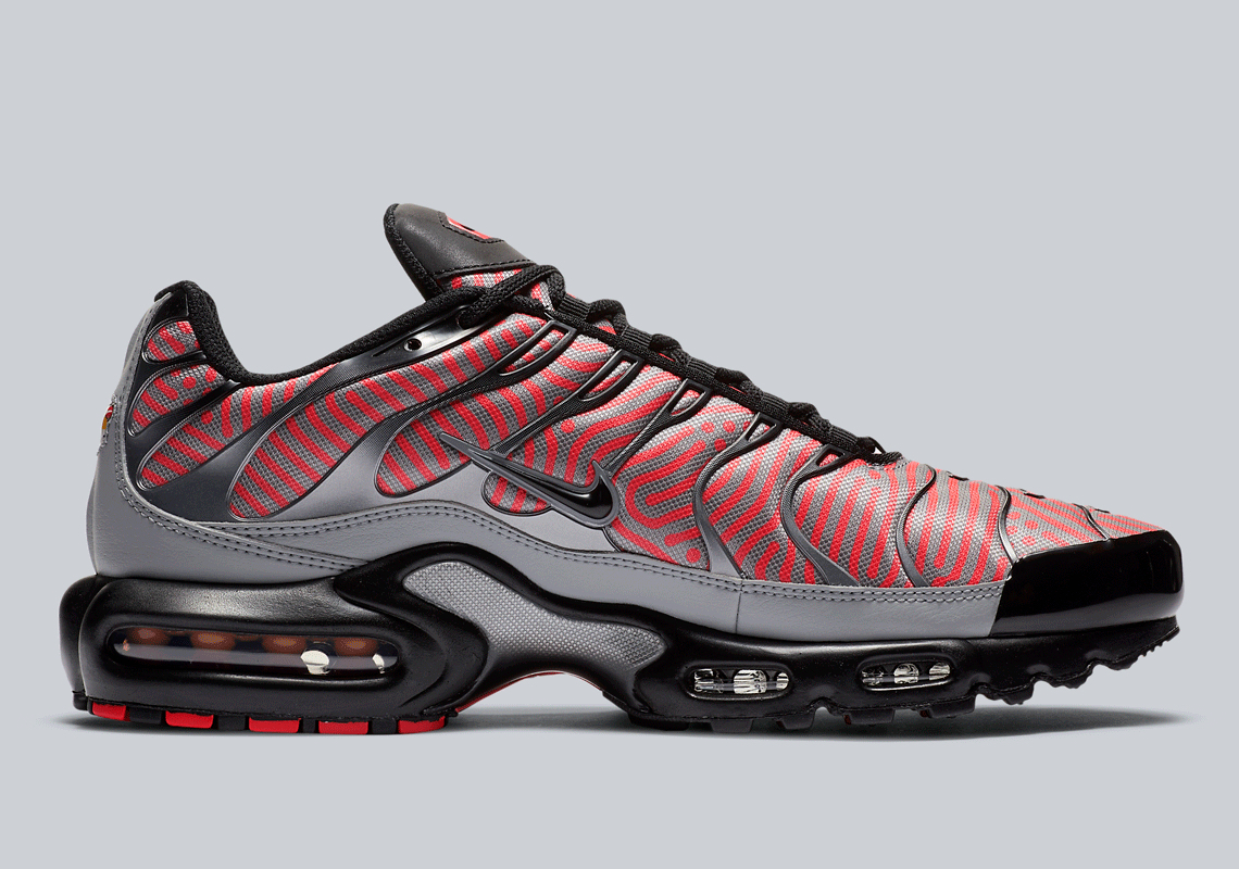 Air Max Plus  Euro Tour  CW7575-100