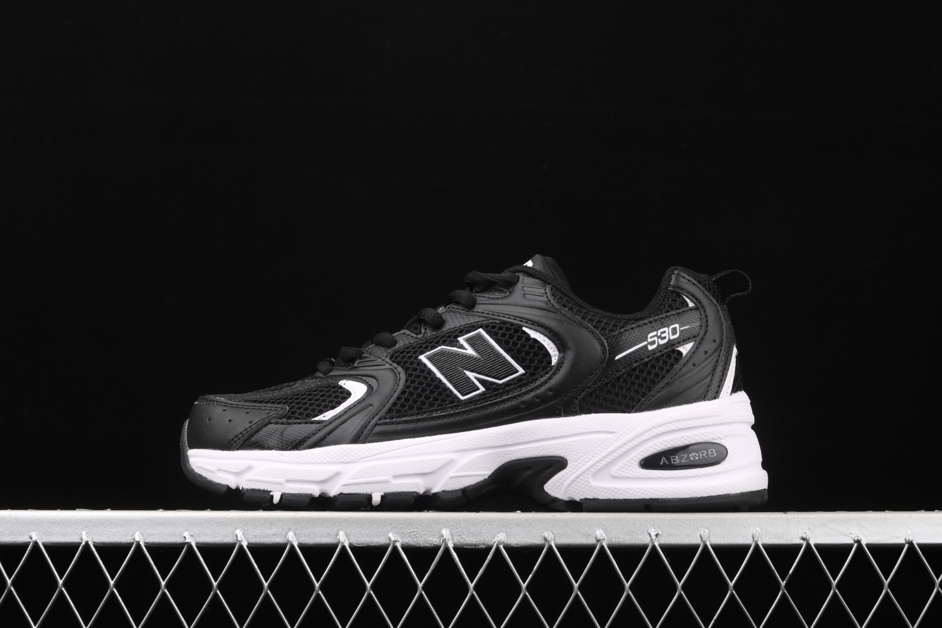 530v2 Retro  Black White  MR530SD