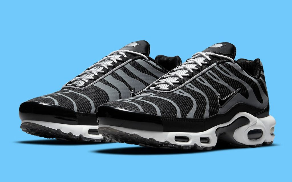 Air Max Plus  Black Metallic Silver  DM2466-001