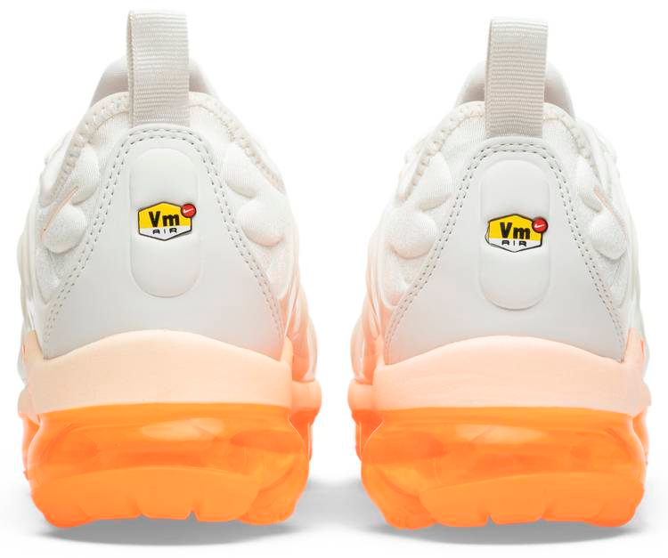 Wmns Air Vapormax Plus  Creamsicle  AO4550-005