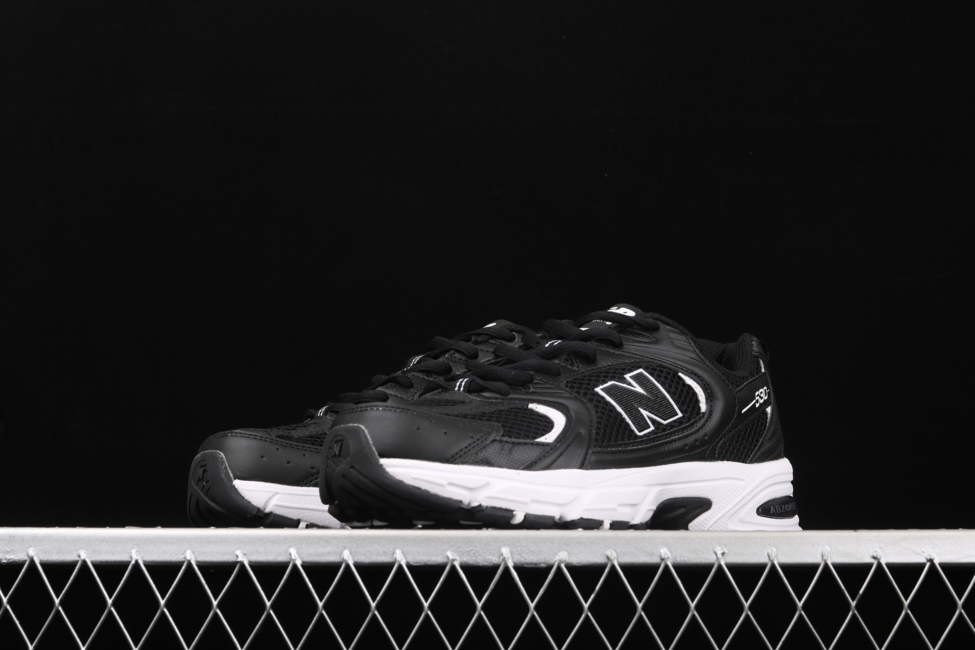 530v2 Retro  Black White  MR530SD