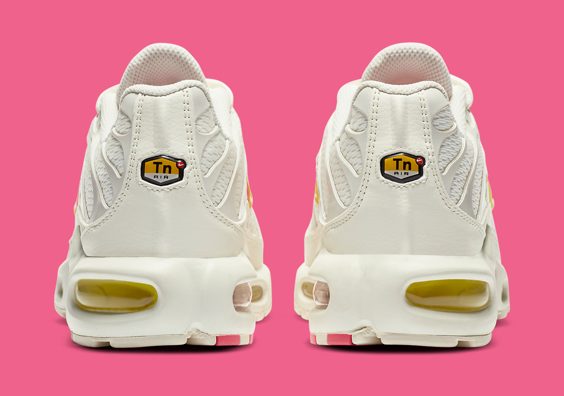 Wmns Air Max Plus  Sail Digital Pink  CZ0373-100