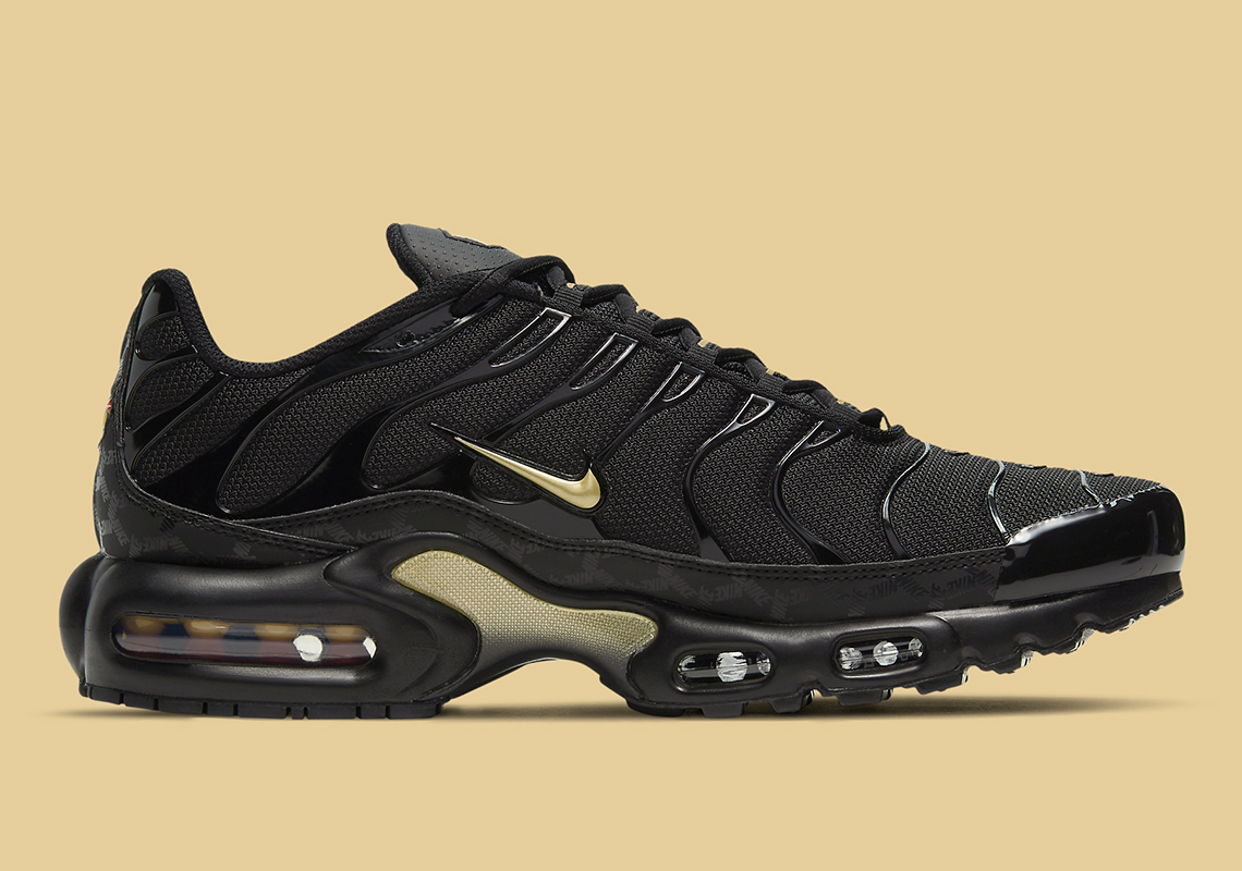 Air Max Plus  Black Metallic Gold  DC4118-001