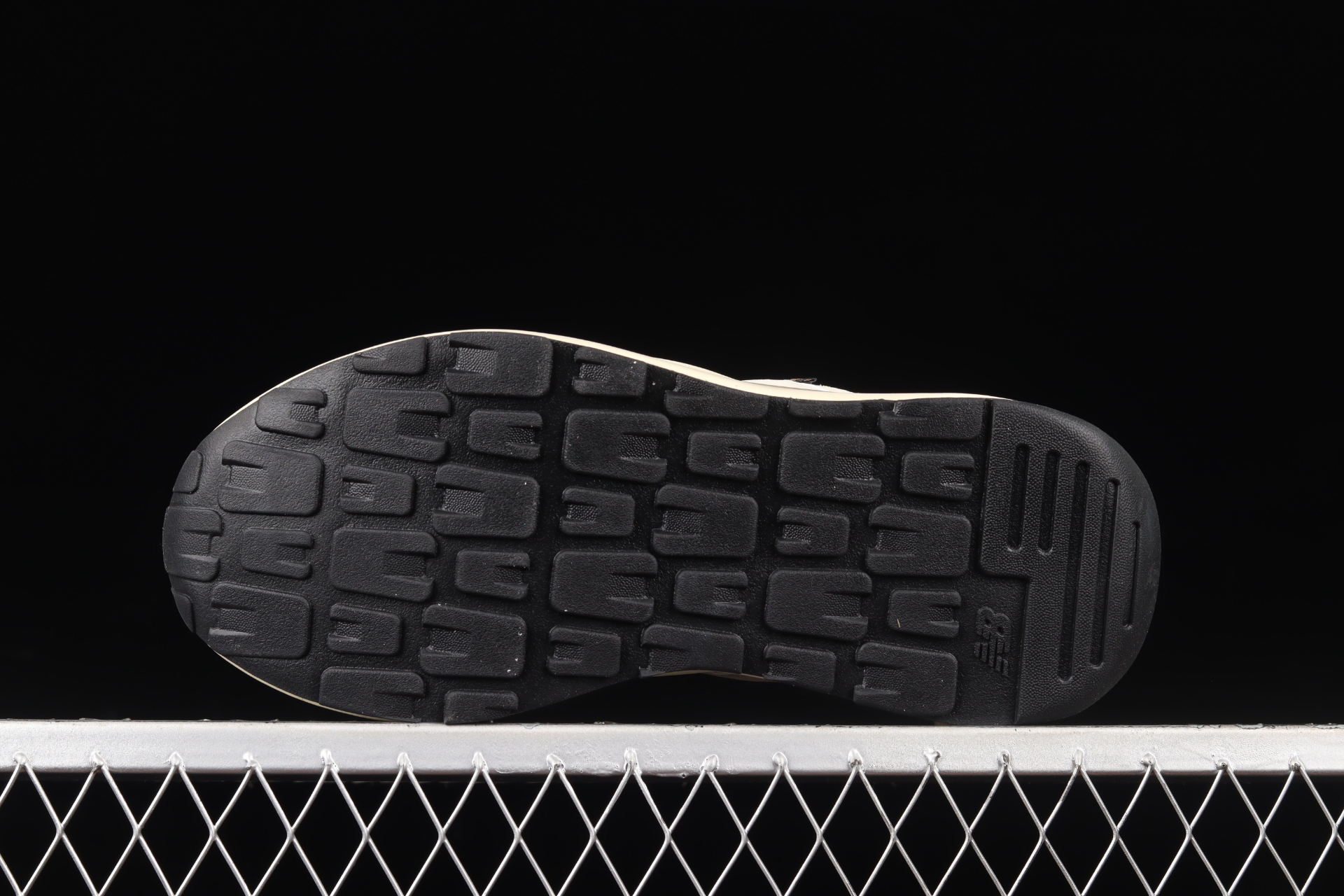 57/40  Off-White  M5740CD1
