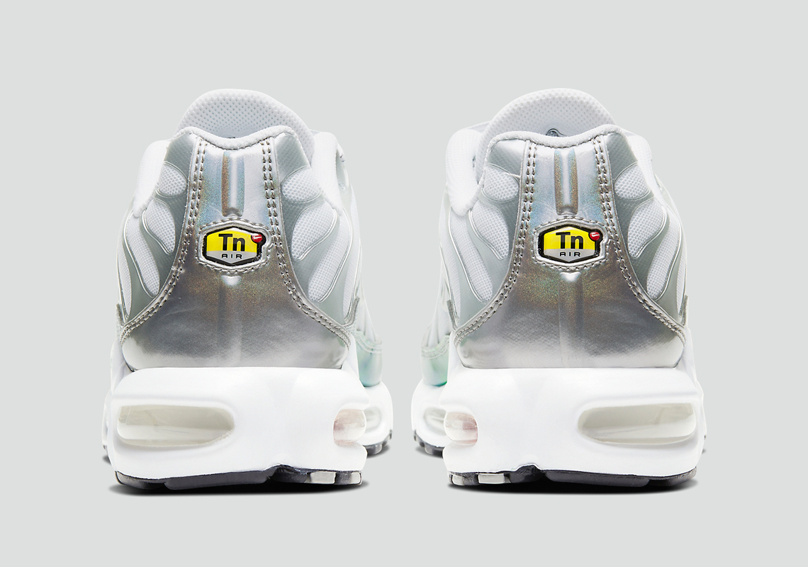 Air Max Plus  Metallic Green  CW2646-100