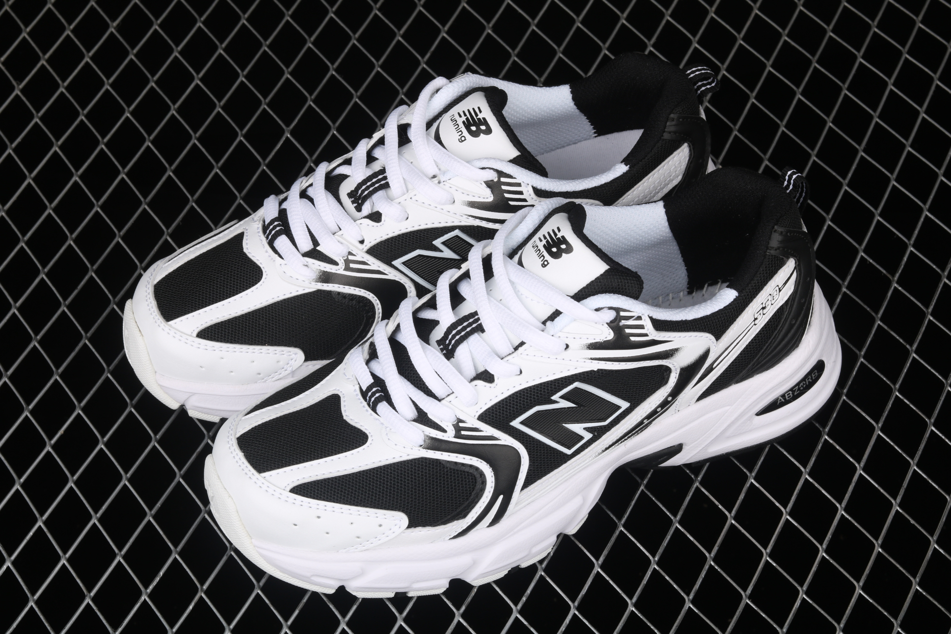 530v2 Retro  Black White  MR530SJ