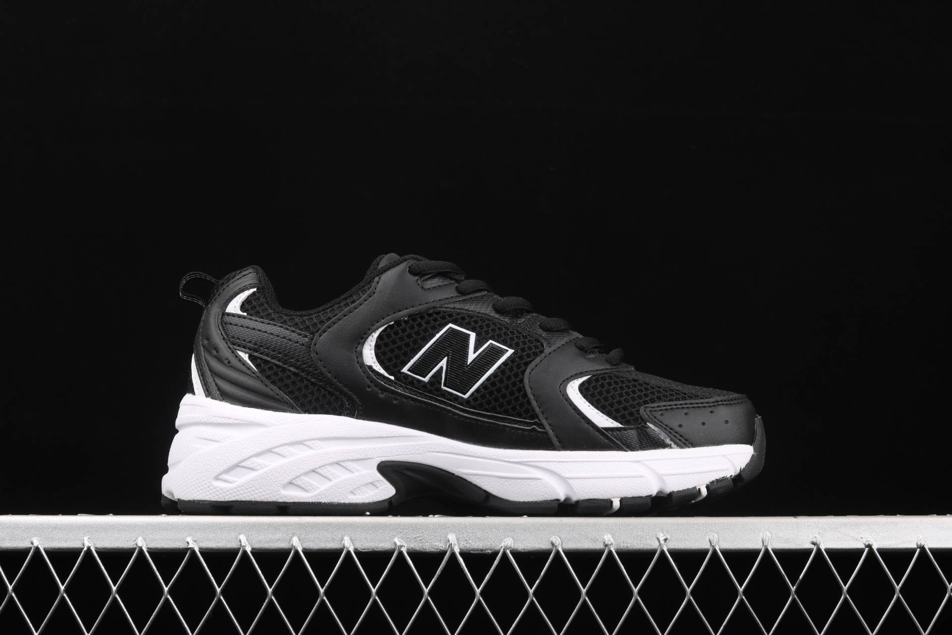 530v2 Retro  Black White  MR530SD