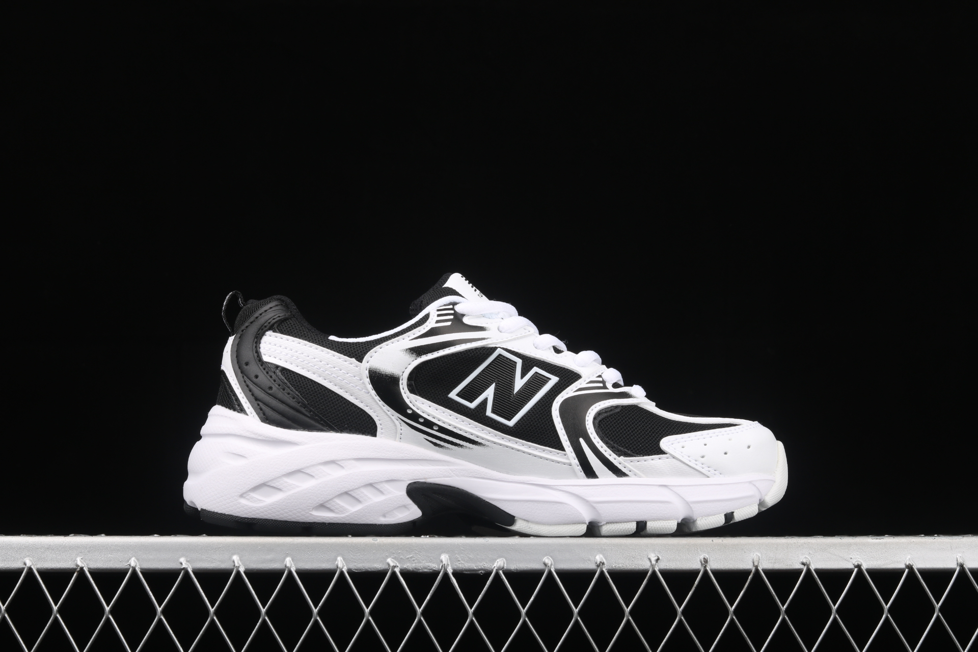530v2 Retro  Black White  MR530SJ