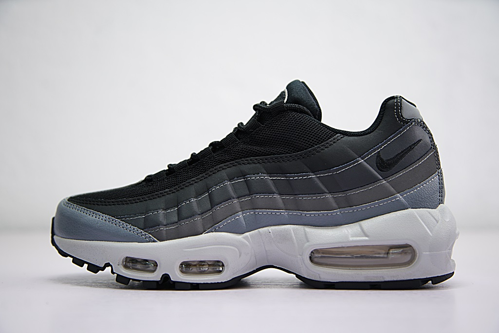 Air Max 95 Essential  Black  749766-021