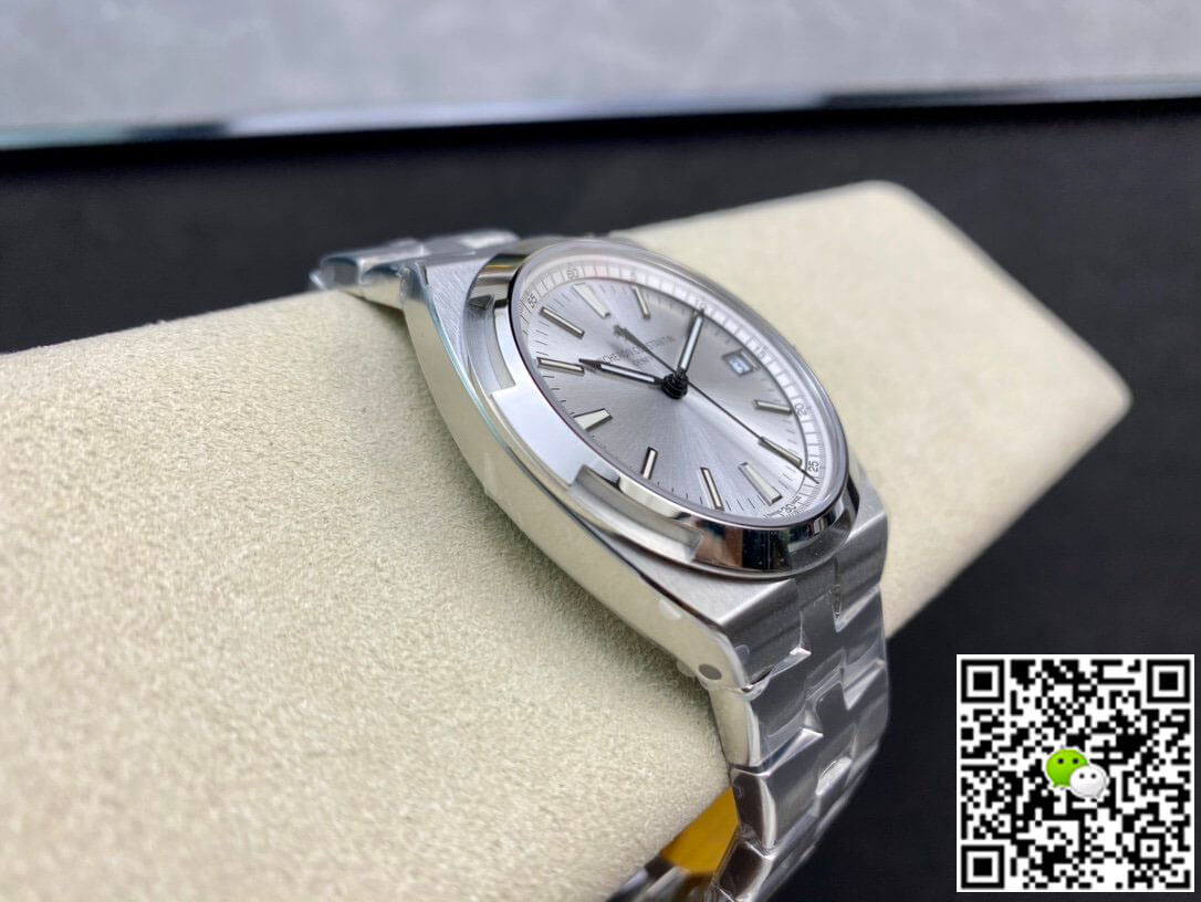 Replica Vacheron C0nstan1n Overseas 4500V/110A-B126 1:1 Best Edition 8F Factory Silvery White Dial