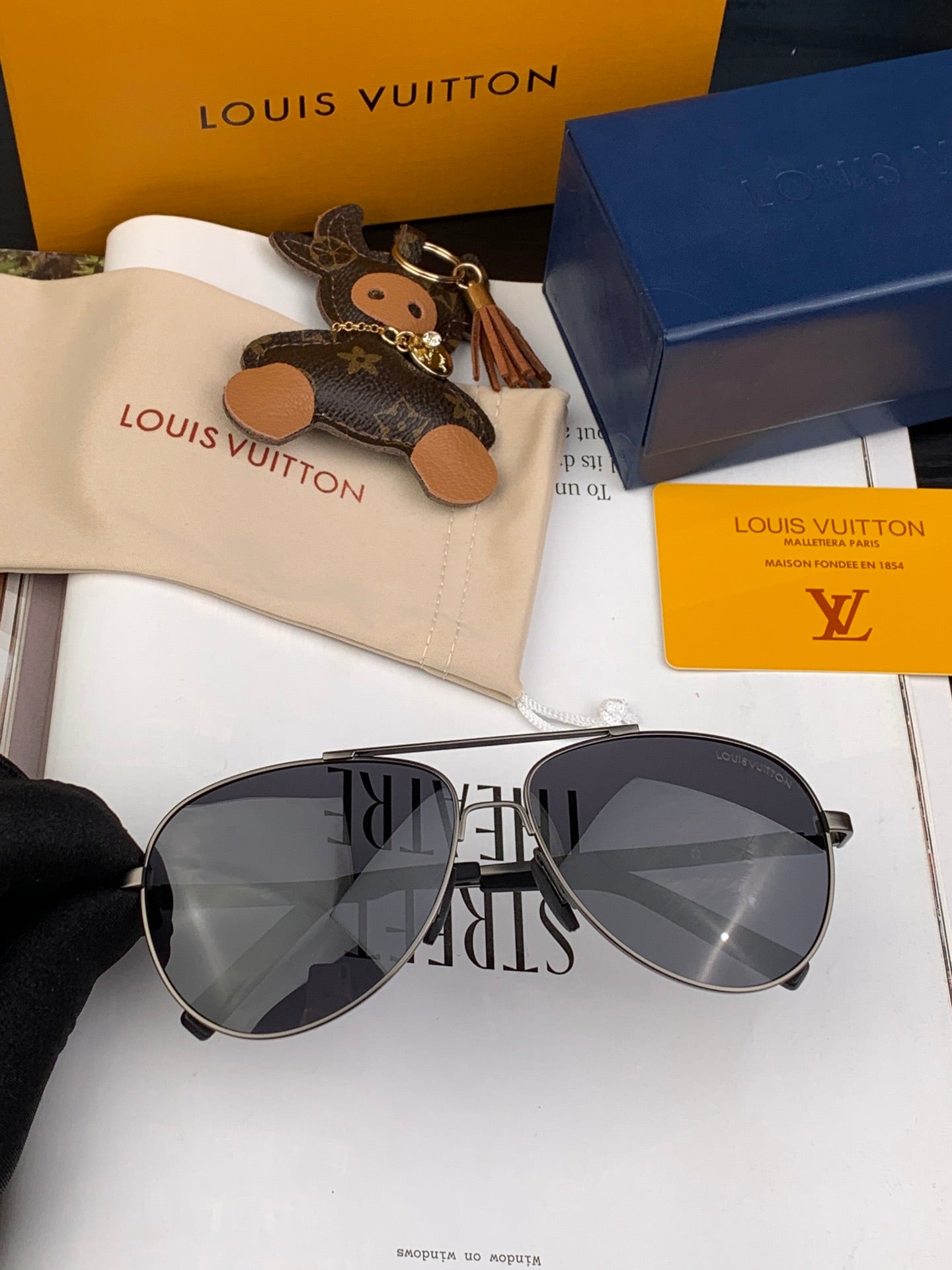 L0vis Vvtt0n Sunglasses