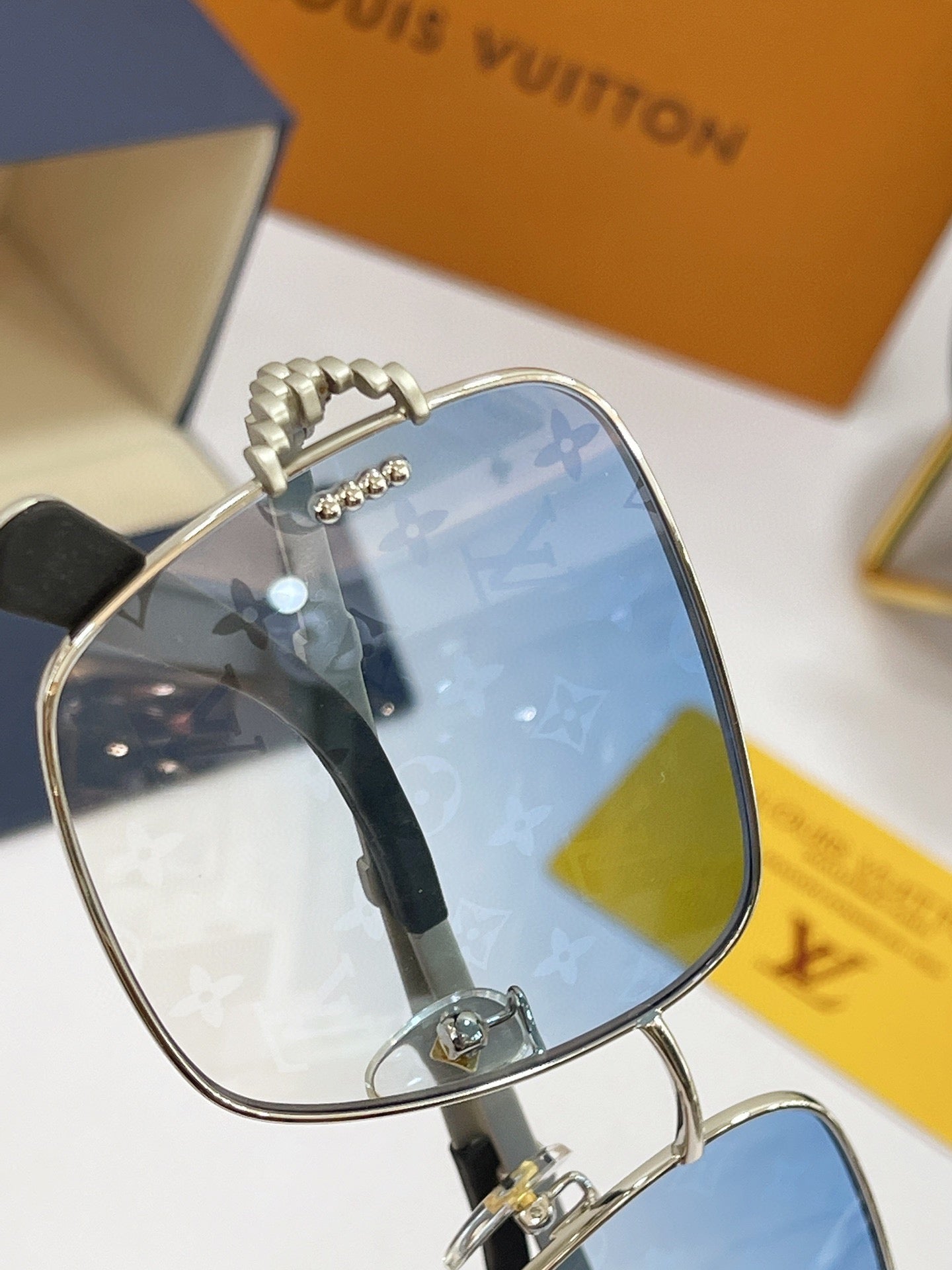 L0vis Vvtt0n Sunglasses