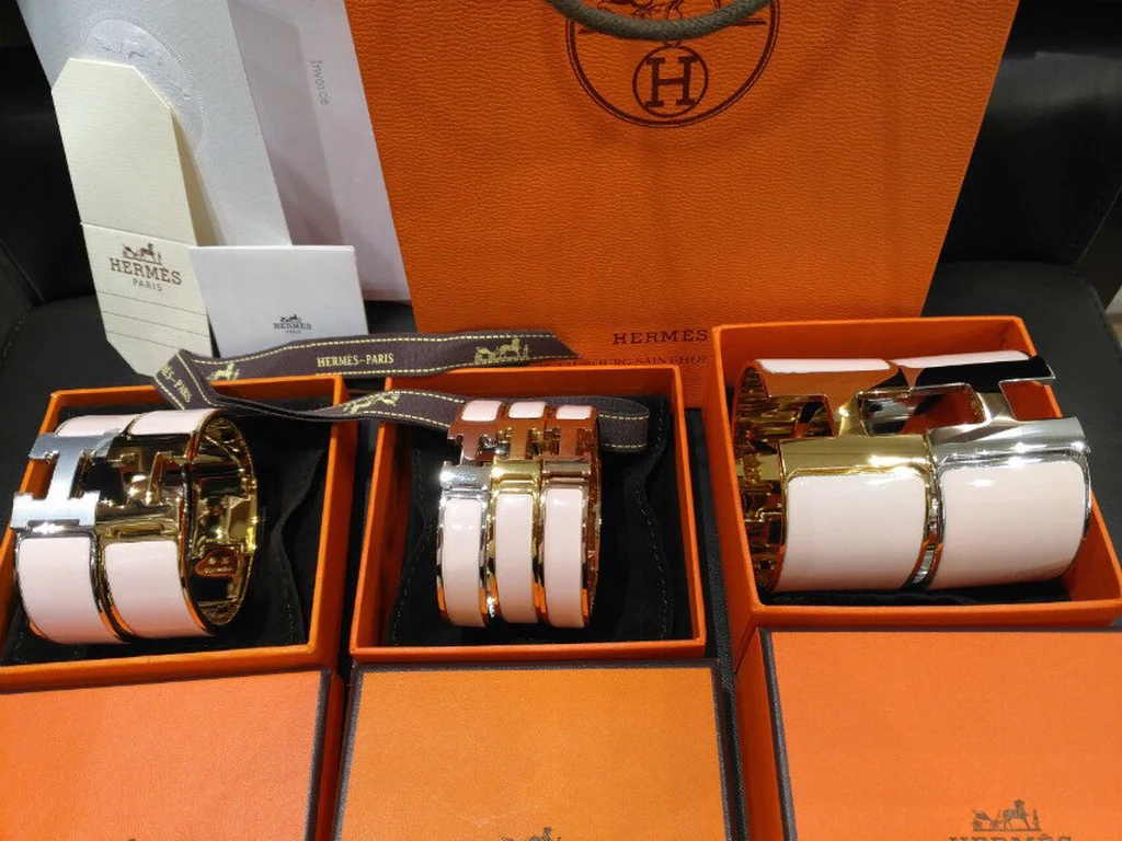 H**me5 bracelet