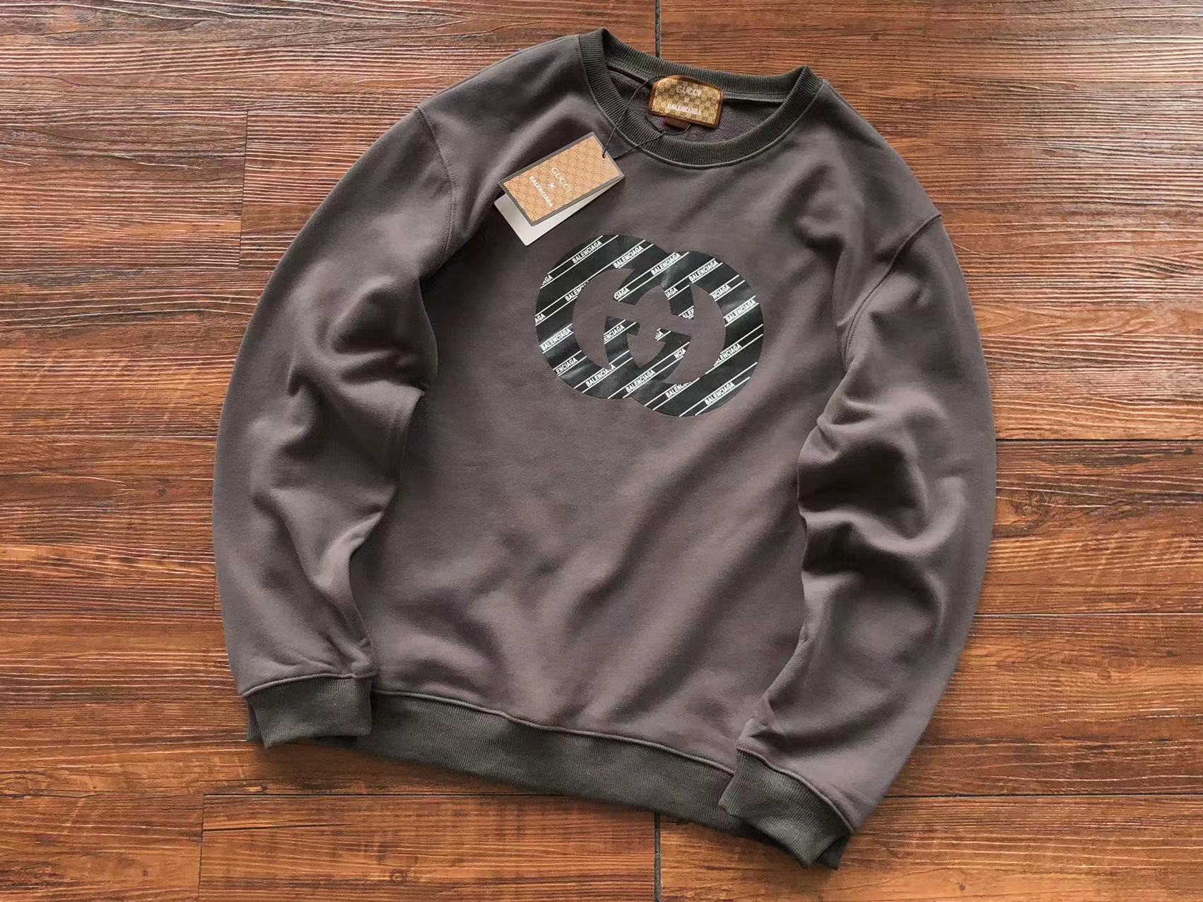 Gvc*1 x Ba1en*iaga Sweatshirt